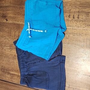 2 PAIR SZ 12 MONTH SHORTS